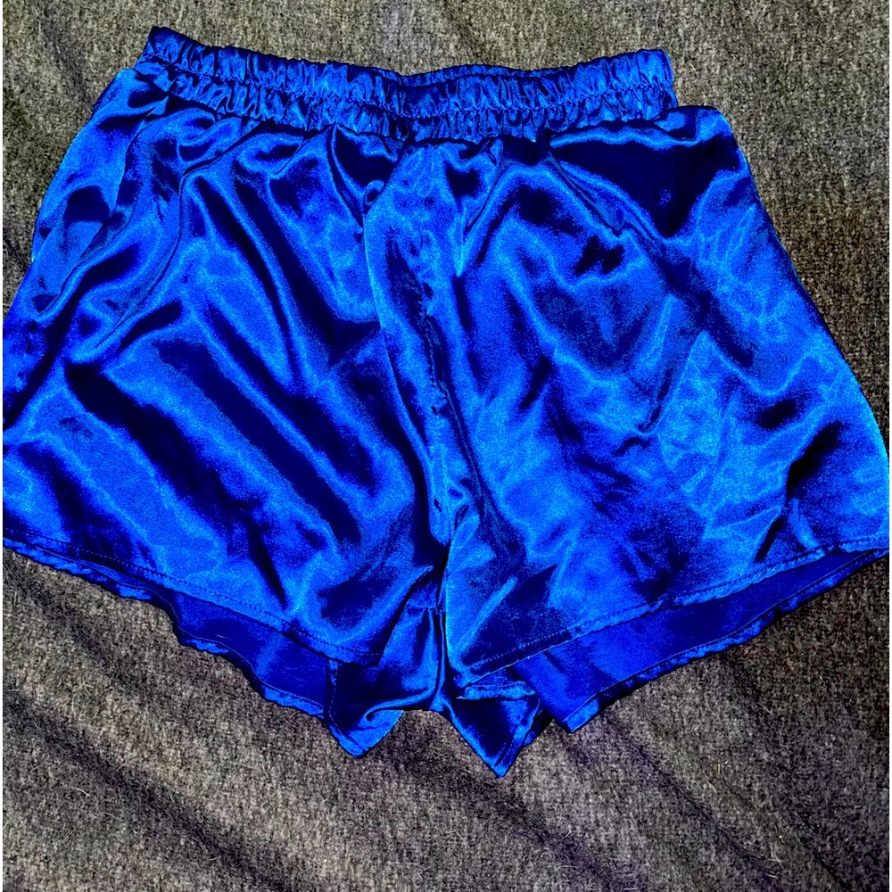 Medium size satin outfit.
